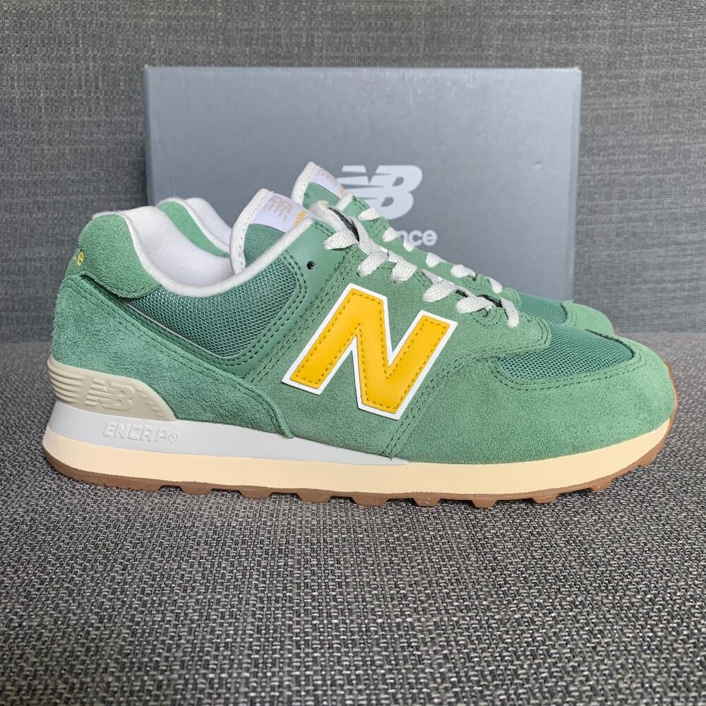New Balance 574 suede Women US 8.5 New in Box